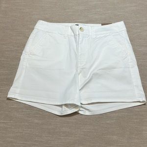 NWT American Eagle Hi-rise stretch white shorts. Size 8. Waist 15.5” Inseam 4”
